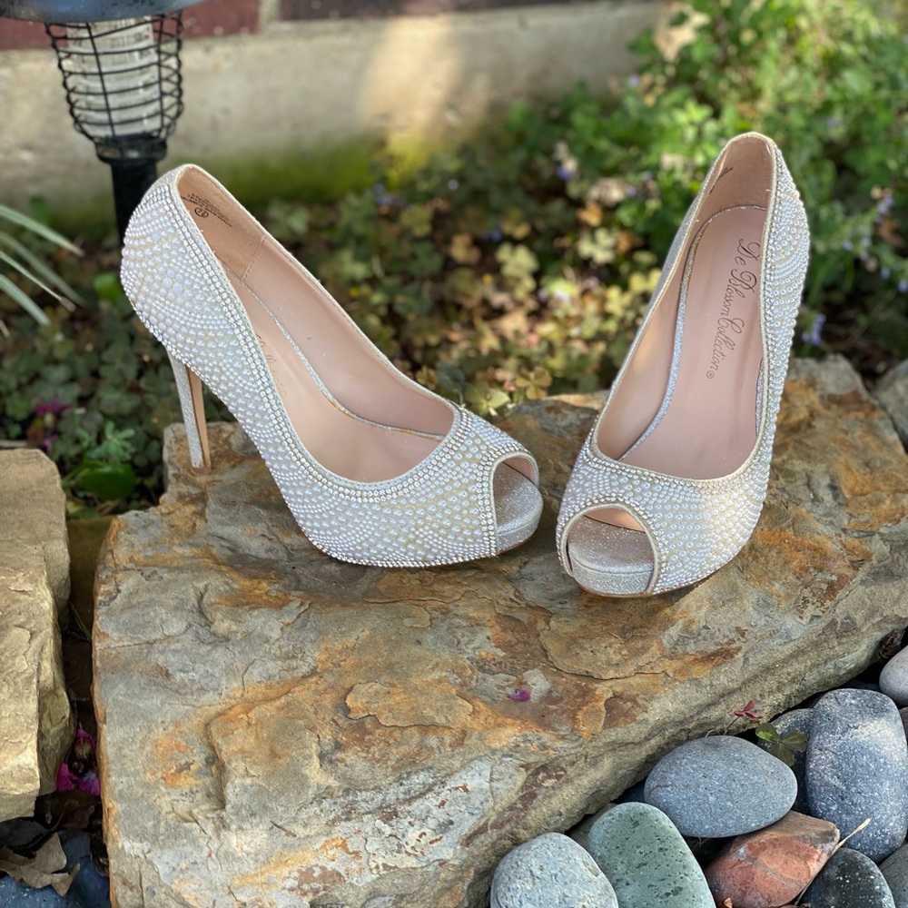 DeBlossom Pearl and rhinestone heels 7.5 silver